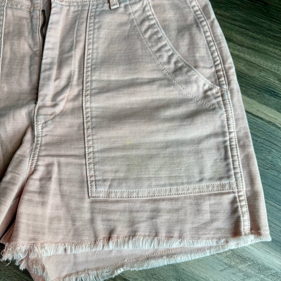 American Eagle Mid Rise Utility Pocket Shorts Light Pink Raw Frayed Hem Size 6 - Picture 8 of 13